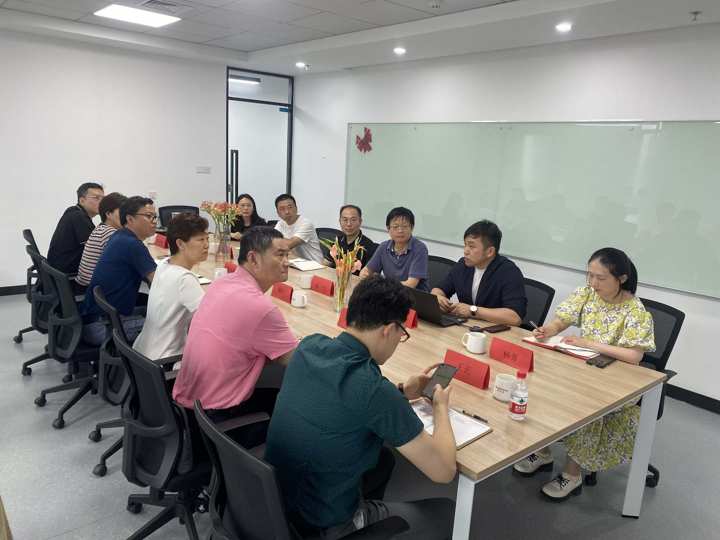 市第一人民医院领导来访